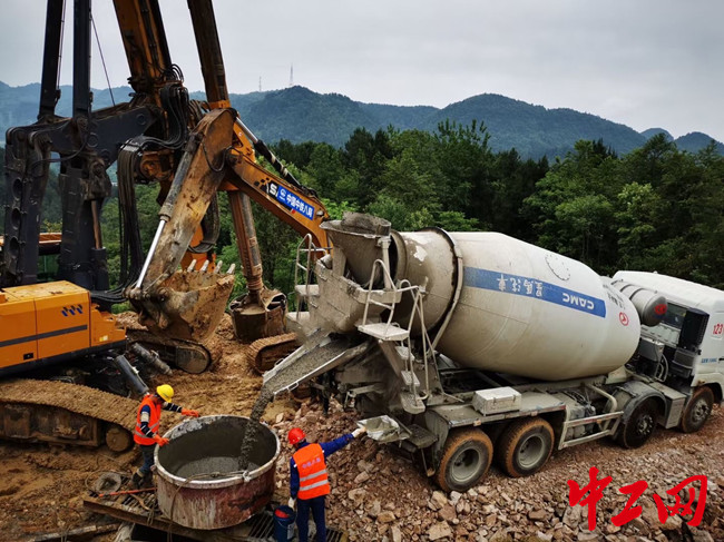 贵阳林城东路延伸段首根桩基浇筑完成 道路建设迈出关键一步